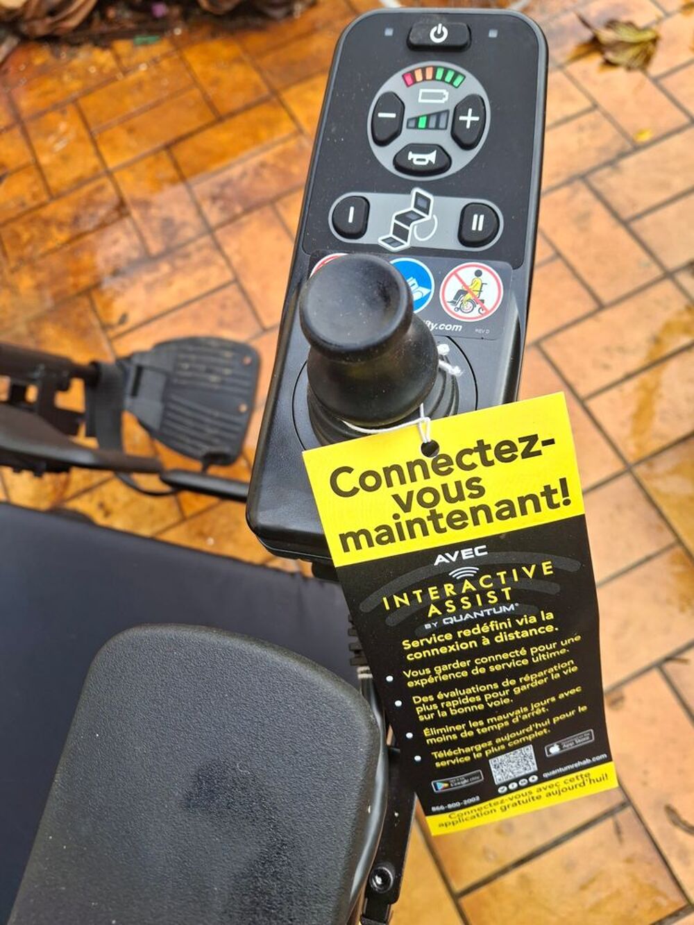 Fauteuil roulant &eacute;lectrique Quantum R-TRAK ? Mod&egrave;le luxe Sports