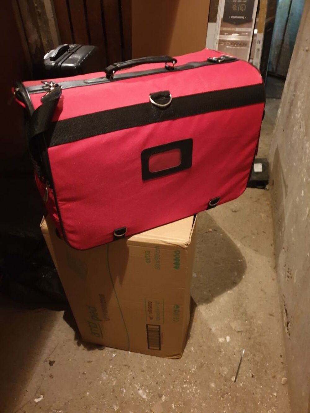 d un sac de transport pour chien ou chat Meubles