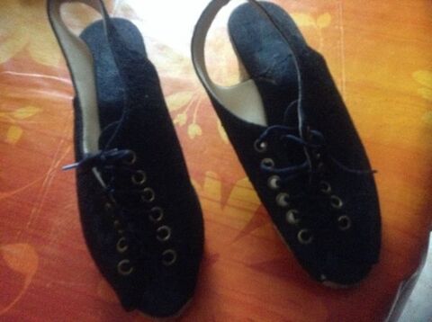 Chaussures noire dentelle .pointure 37  12 Six-Fours-les-Plages (83)