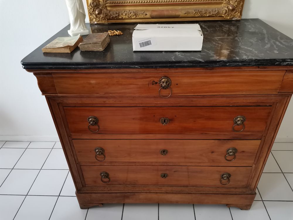 Commode Louis Philippe &agrave; Dossine Meubles