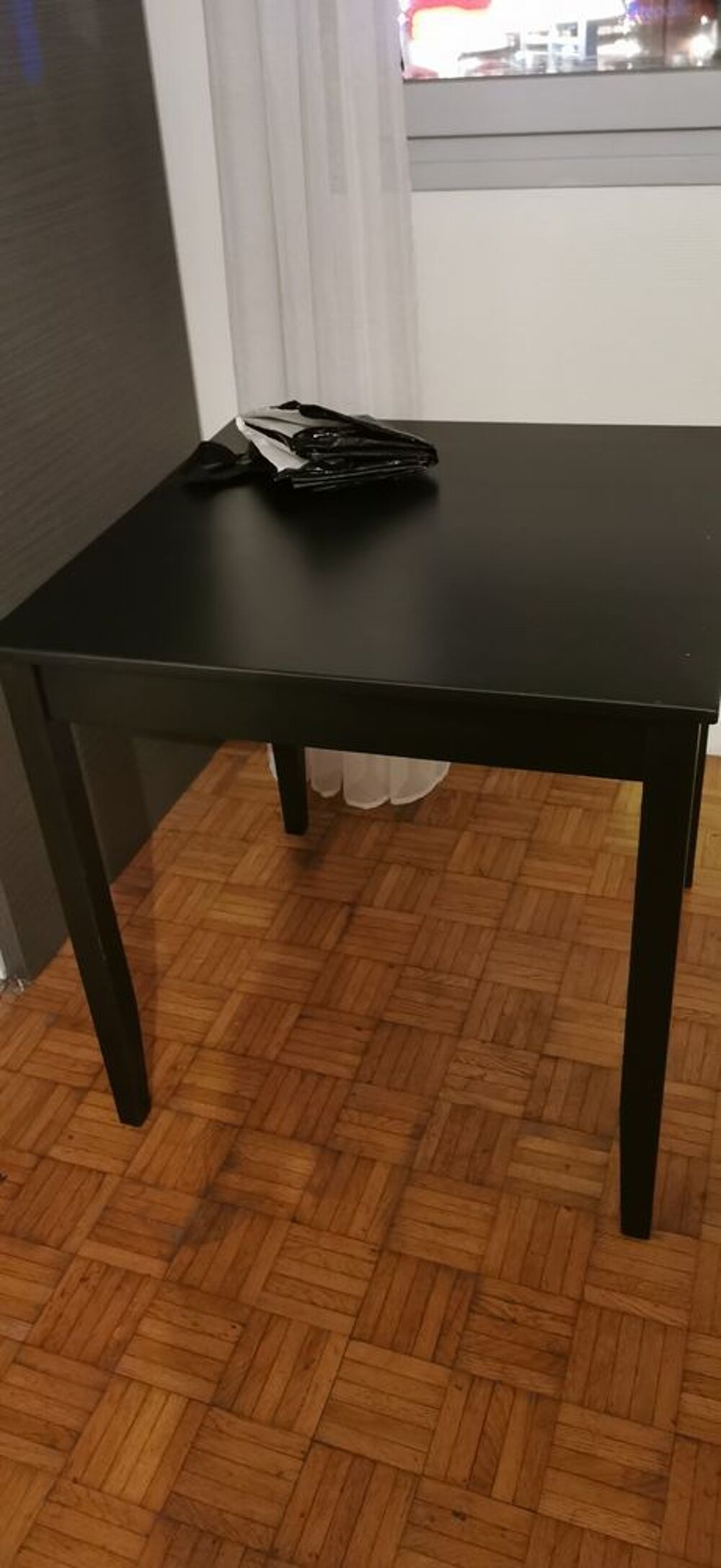 Table Haute Noire 
Meubles