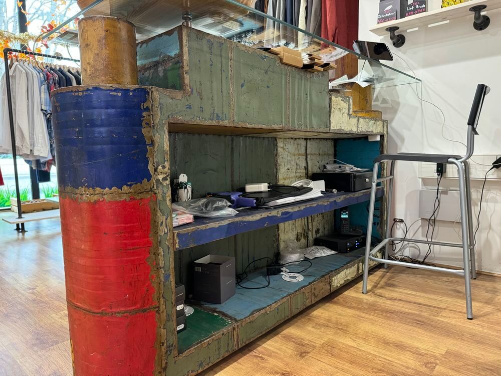 Comptoir, buffet en m&eacute;tal r&eacute;cycl&eacute; au style industriel Meubles