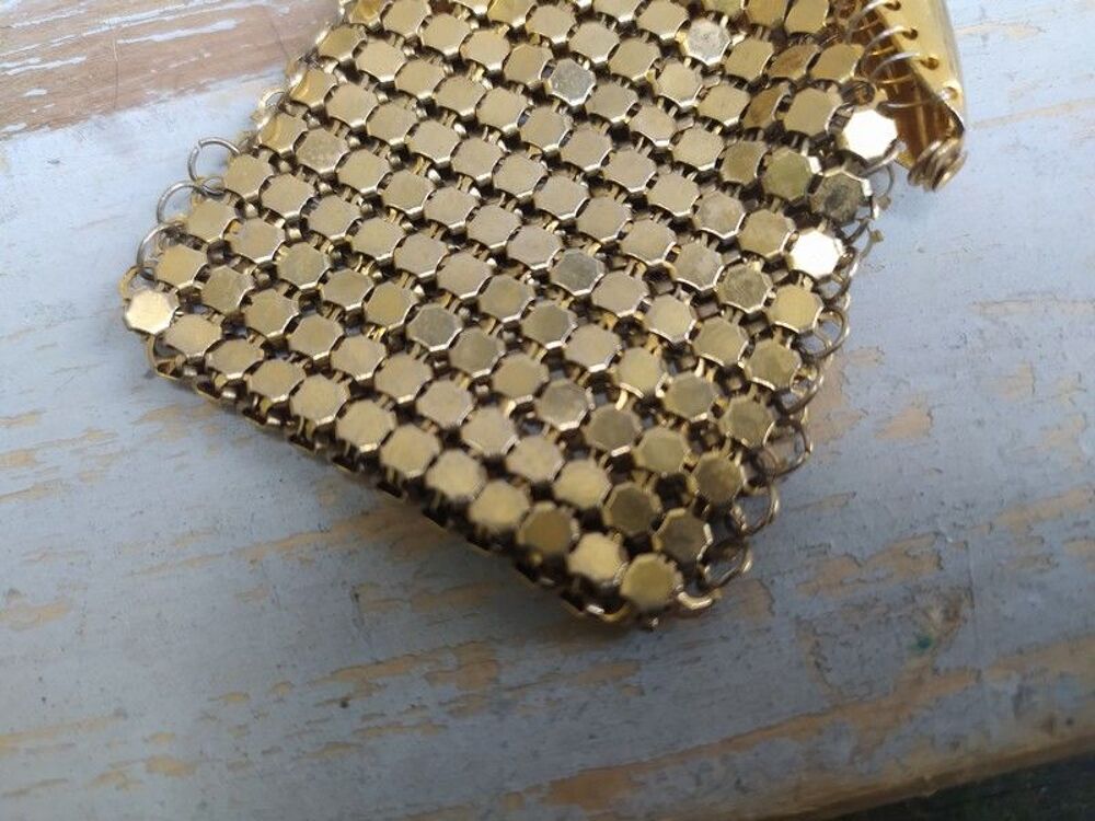 Ancienne Petite Bourse Porte Monnaie en Maille M&eacute;tal Dor&eacute; 
