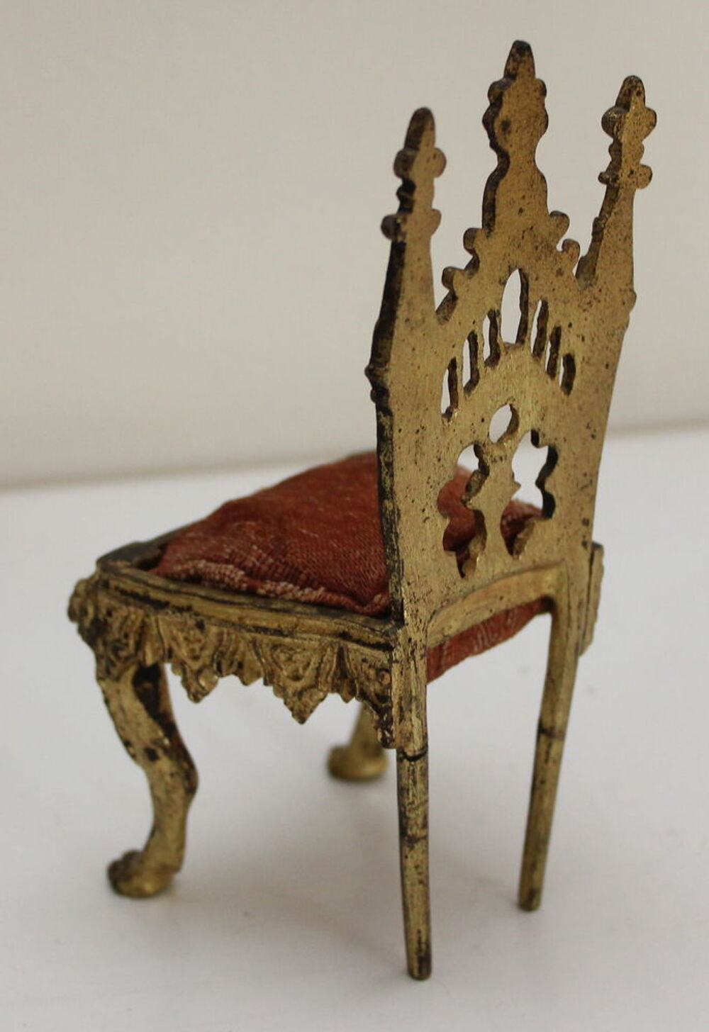 Chaise Porte montre gothique r&eacute;gule ou miniature poup&eacute;e 