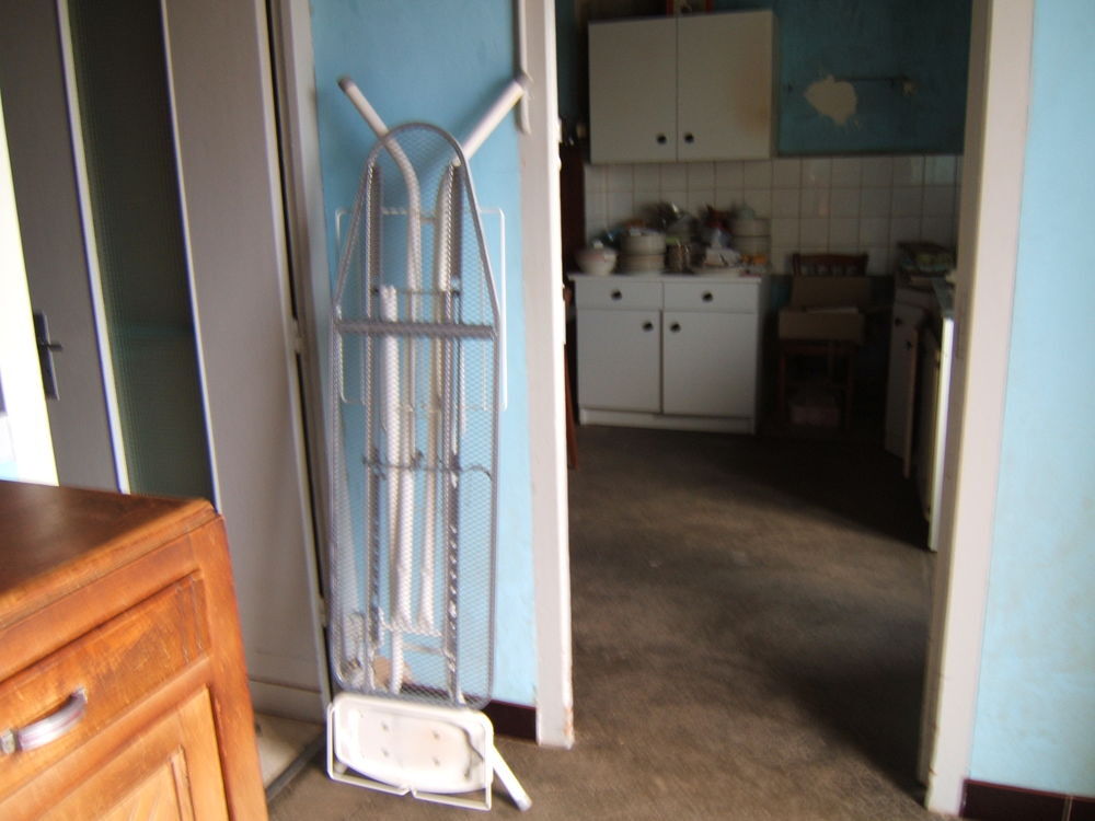 TABLE A REPASSER Meubles