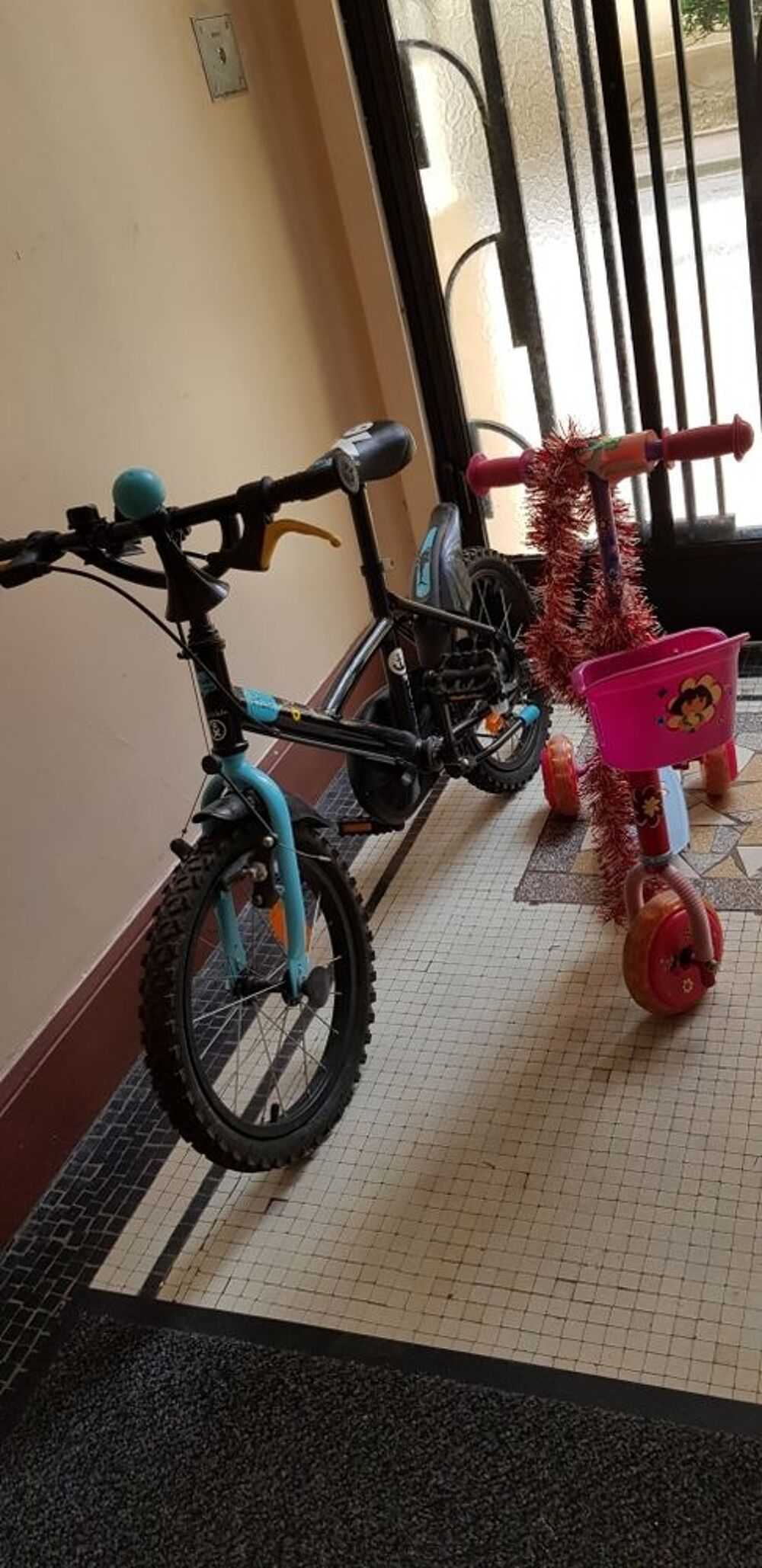 v&eacute;lo enfant trottinette Jeux / jouets