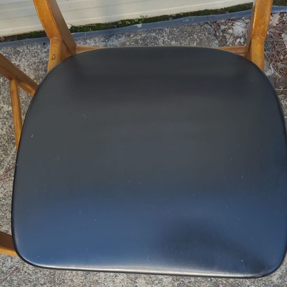 Chaise scandinave en teck par Kofod Larsen Meubles