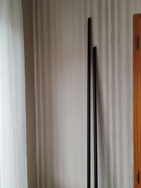 2 Tringles � rideaux fer noir et accessoires  3 Bauvin (59)