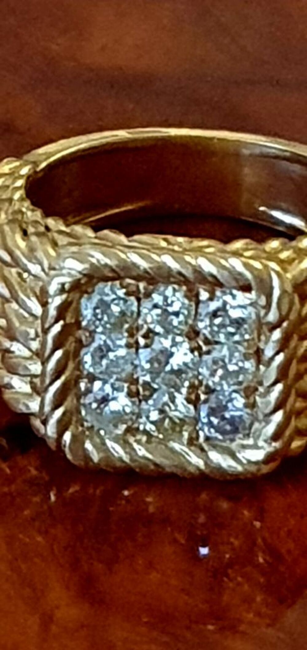 Chevali&egrave;re or 18 pav&eacute;e de 9 diamants de 0.12 carats Bijoux et montres