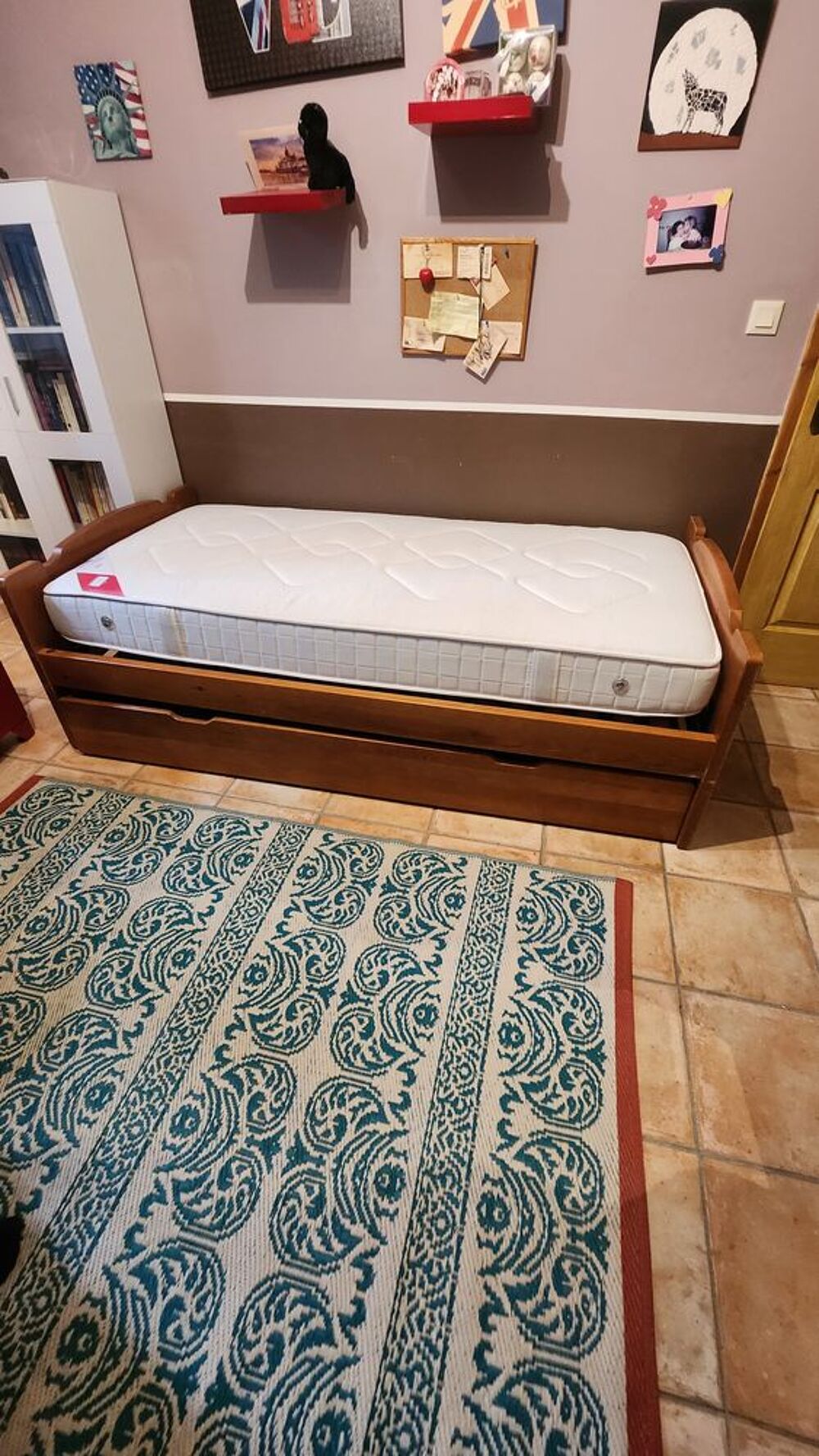 Lit en bois massif avec tiroir at matelas compris Meubles