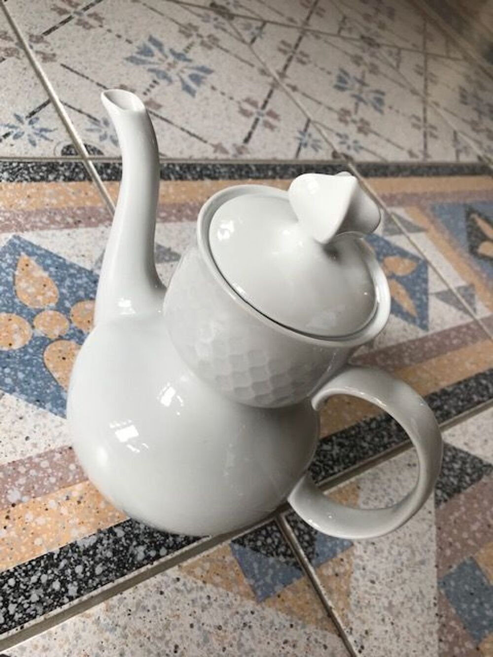 Cafeti&egrave;re en porcelaine blanche Cuisine