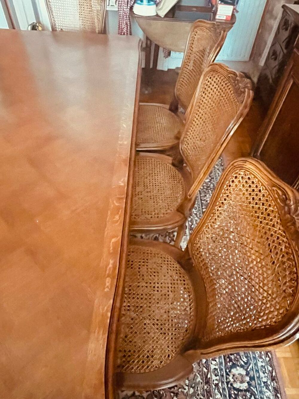 Table merisier et 8 chaises cann&eacute;es Meubles
