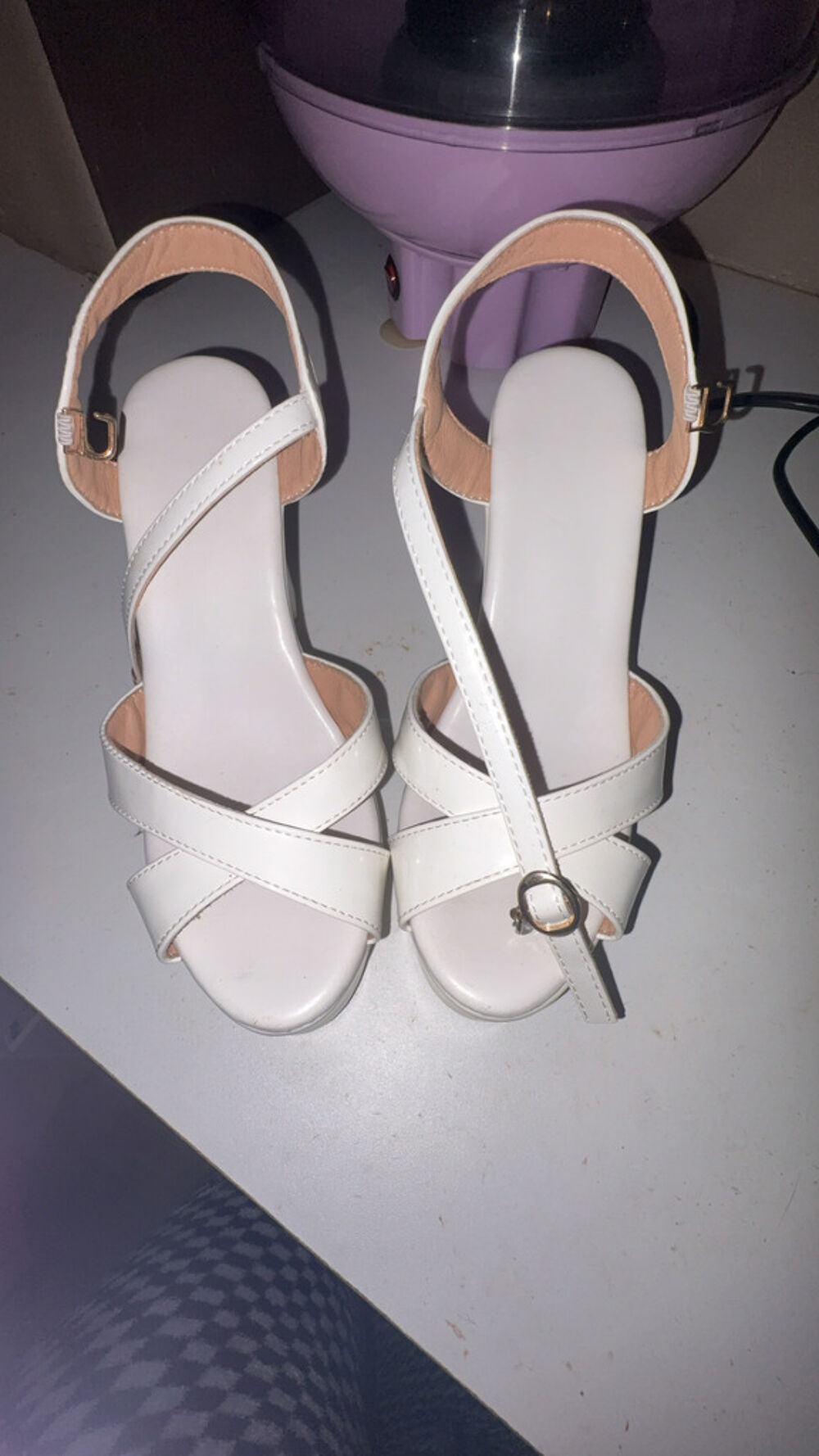 Sandales blanches &agrave; brides et talon Chaussures
