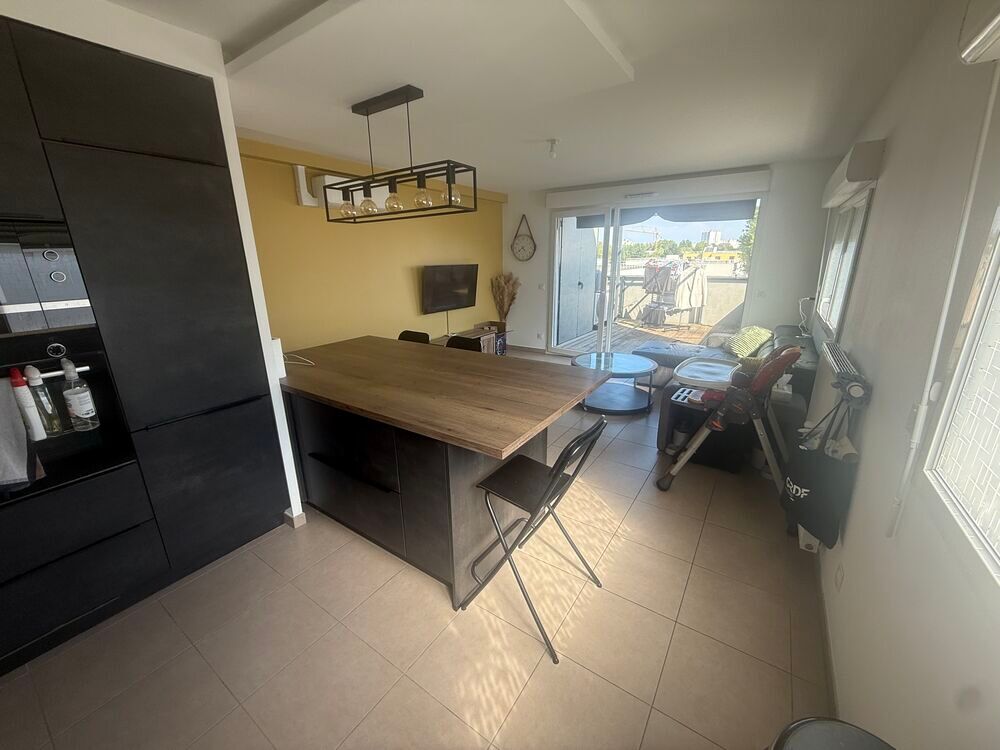 Location Appartement T3 Lumineux meubler climatisé avec terrasse Vaulx-en-velin