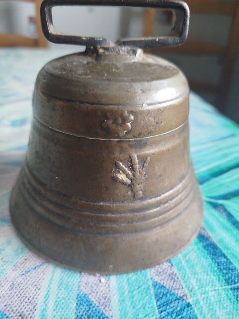 Cloche en bronze de la fonderie Morteau 65 Nix�ville-Blercourt (55)