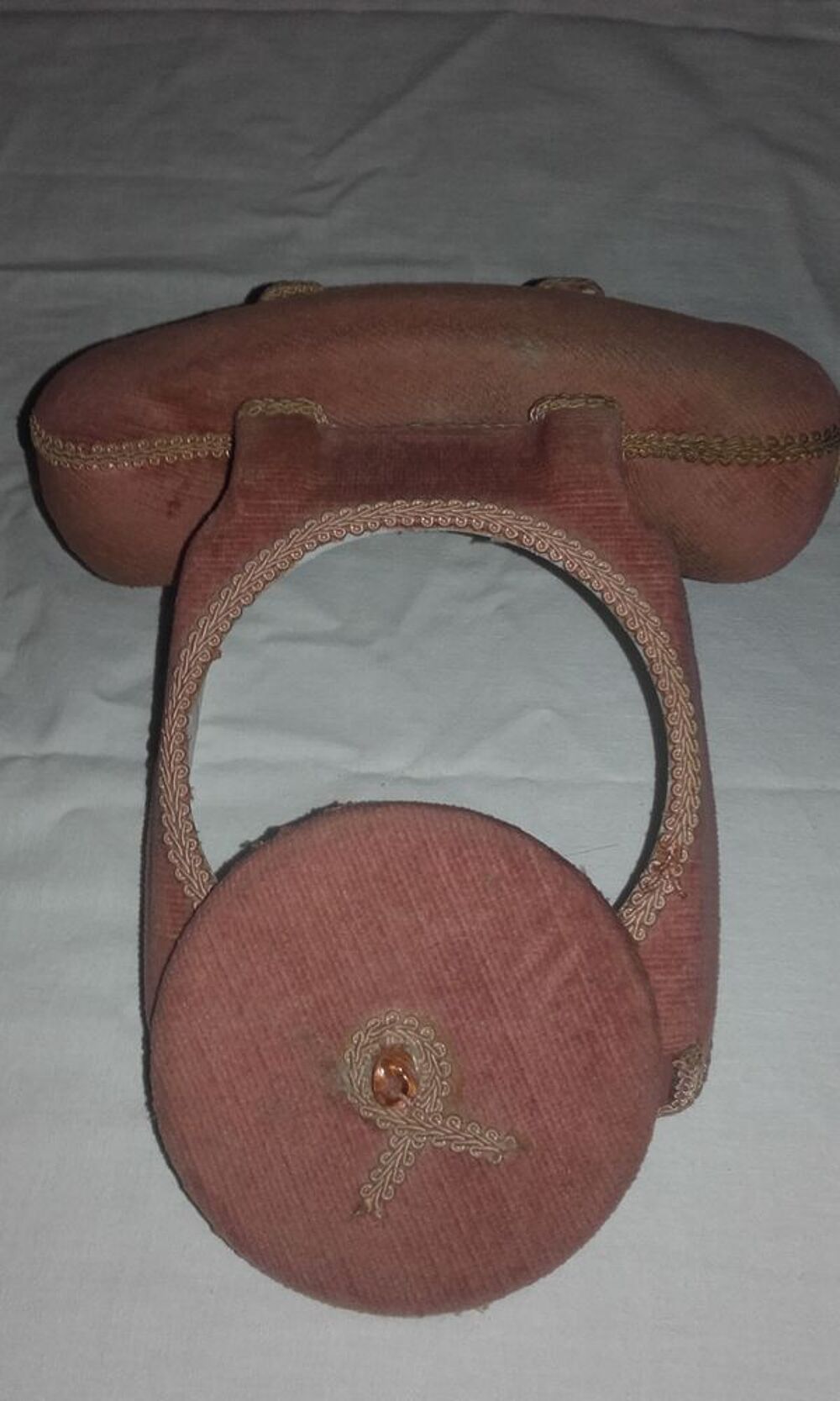 Coque pour t&eacute;l&eacute;phone ancien dessus velours Décoration