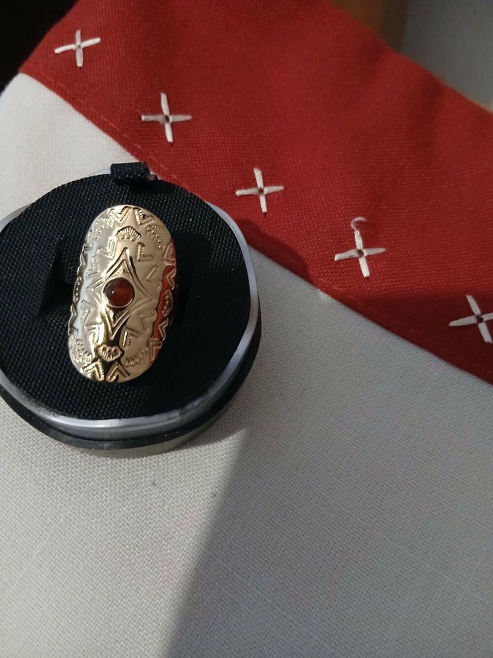 Deux magnifiques bagues neuves ovales avec pierre N&deg; 1444 Bijoux et montres