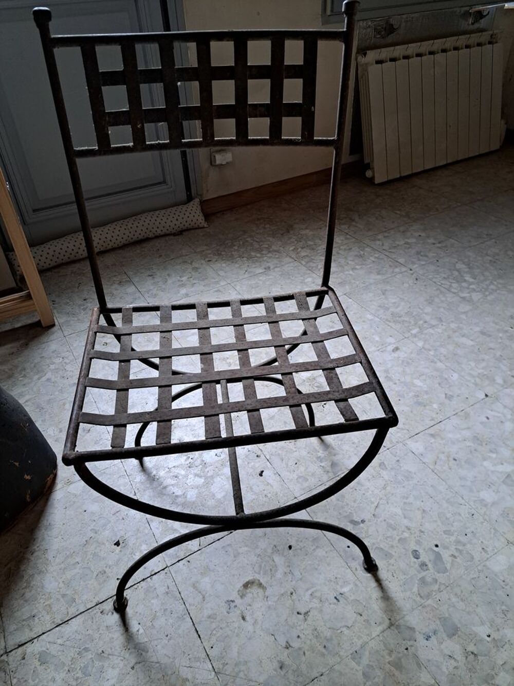 5 Chaises en fer forg&eacute; Meubles