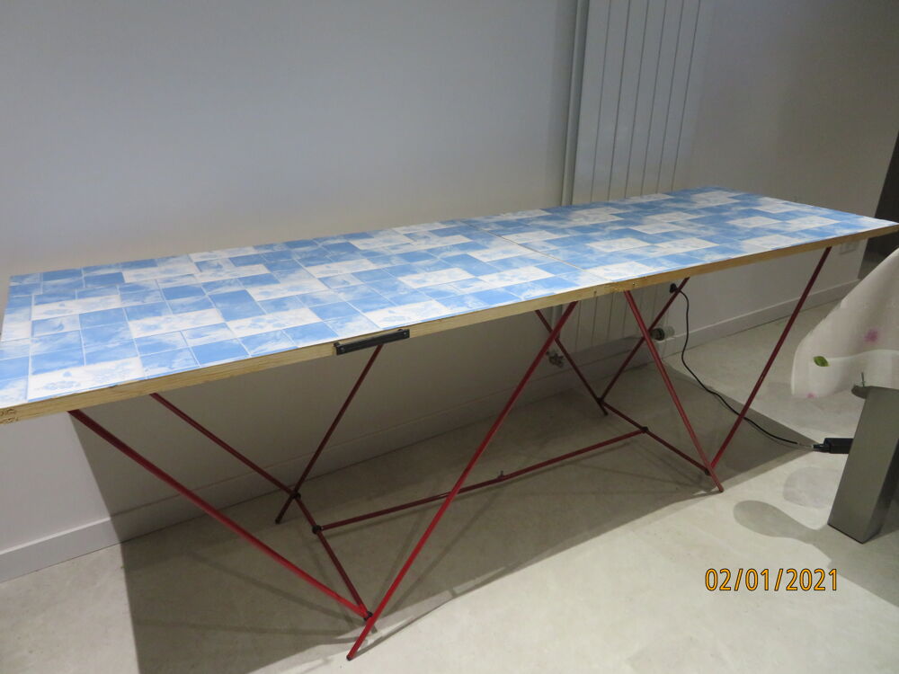 une table d'appoint pliante tr&egrave;s pratique ! Meubles