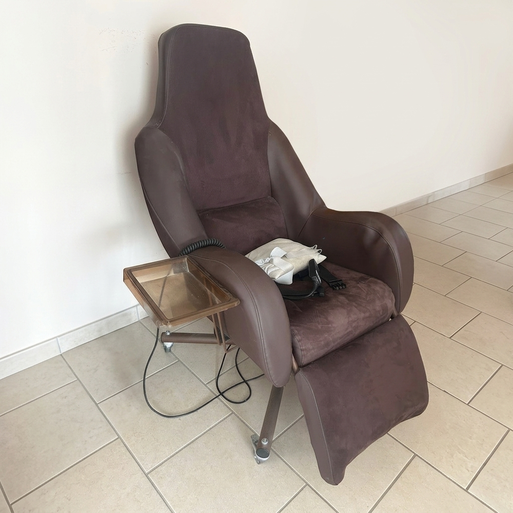 Fauteuil m&eacute;dical &eacute;lectrique INNOV'SA avec tablette ? Excelle Meubles