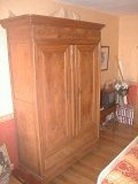 Armoire BRESSANNE  style Louis Philippe.
400 Saint-Genis-les-Ollires (69)
