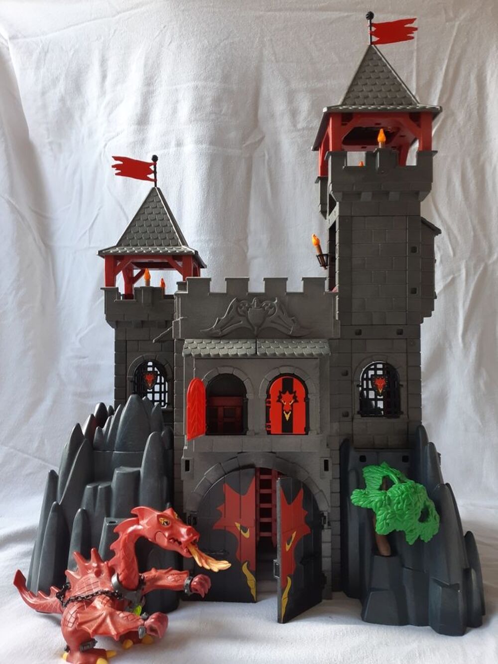 Chateau dragon rouge playmobil Jeux / jouets