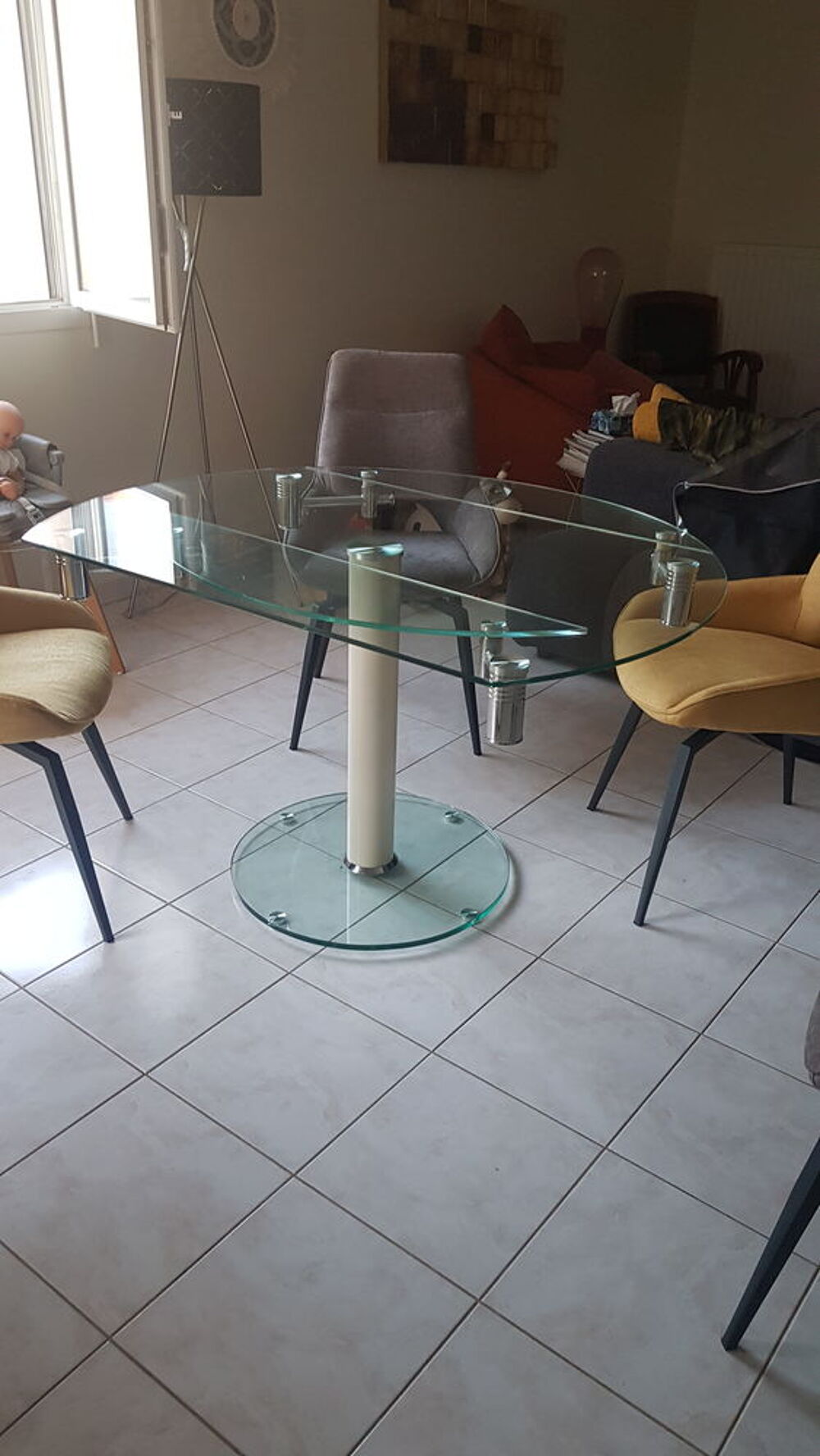 Tr&egrave;s belle table &agrave; manger en verre extensible et modulable Meubles
