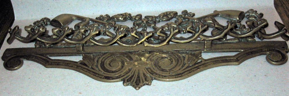 ancien porte pipes mural. 