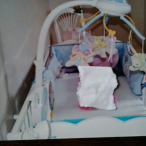 un lit bébé  25 Ciry-le-Noble (71)