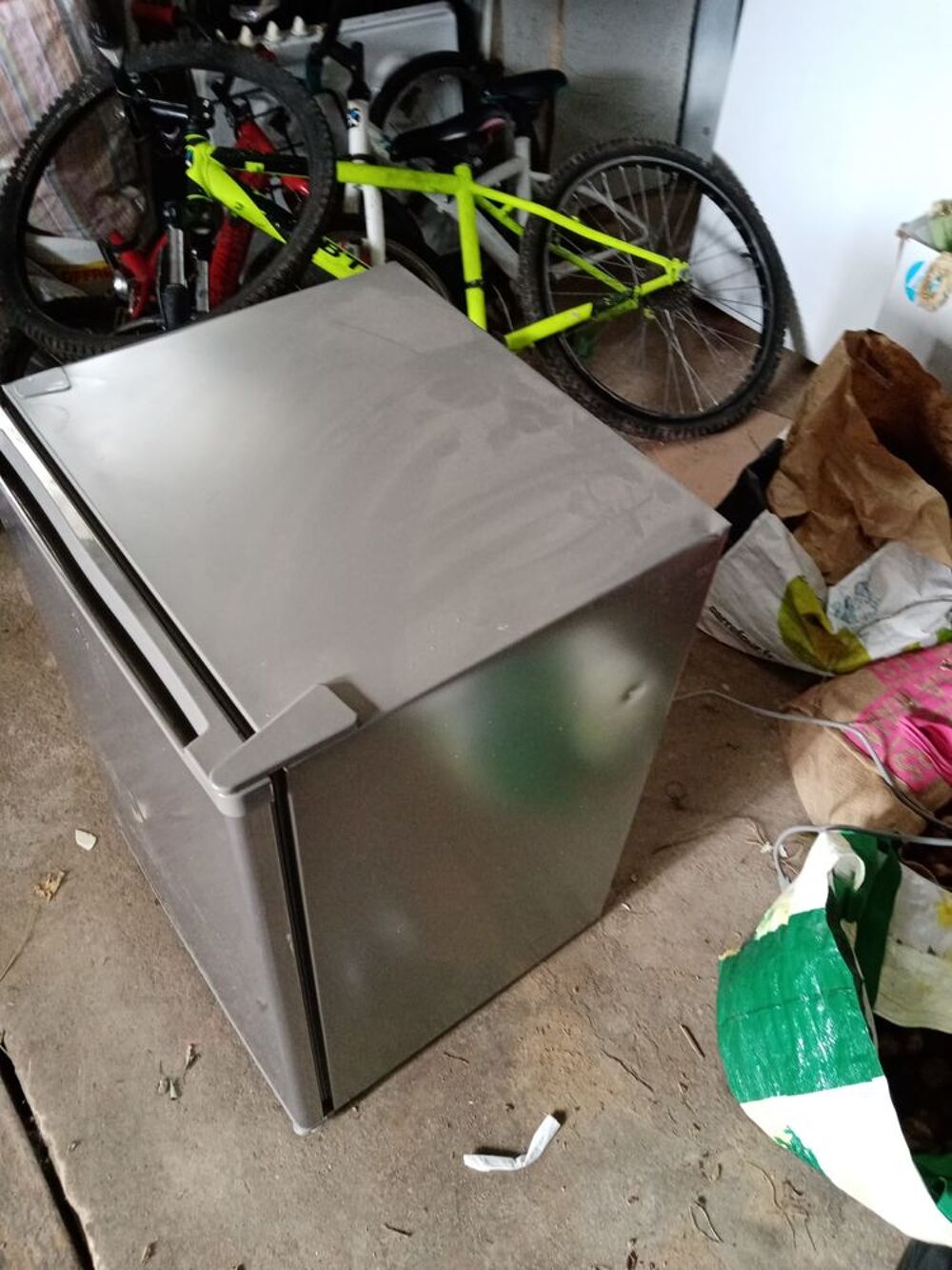 PETIT FRICO AVEC REFRIGERATEUR COMME NEUF Electroménager