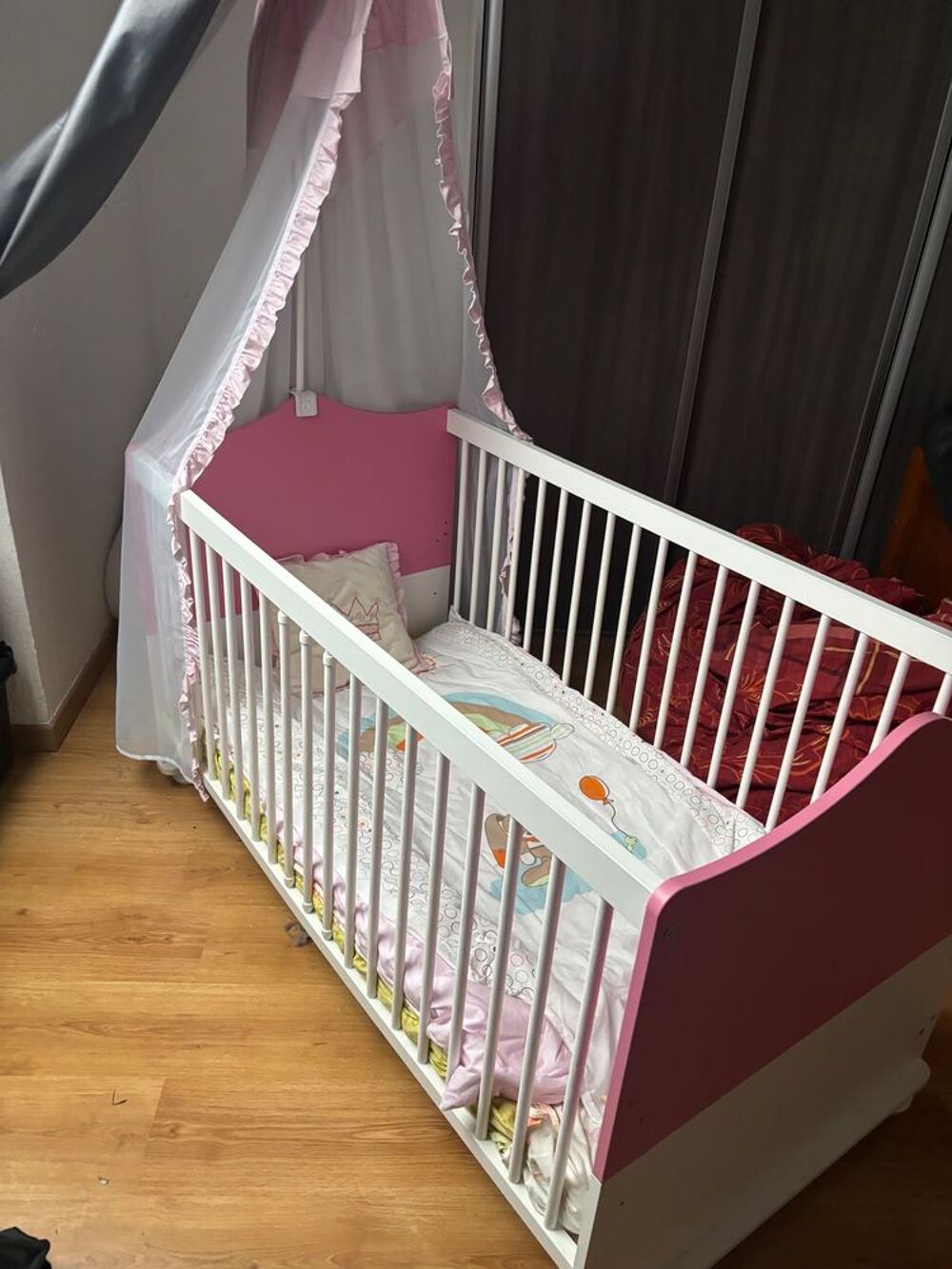 Lit de princesse rose et blanc fille avec voile superbe &eacute;tat Mobilier enfants