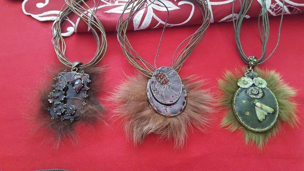  Trois pendentifs fabrication artisanale mod&egrave;le unique Bijoux et montres