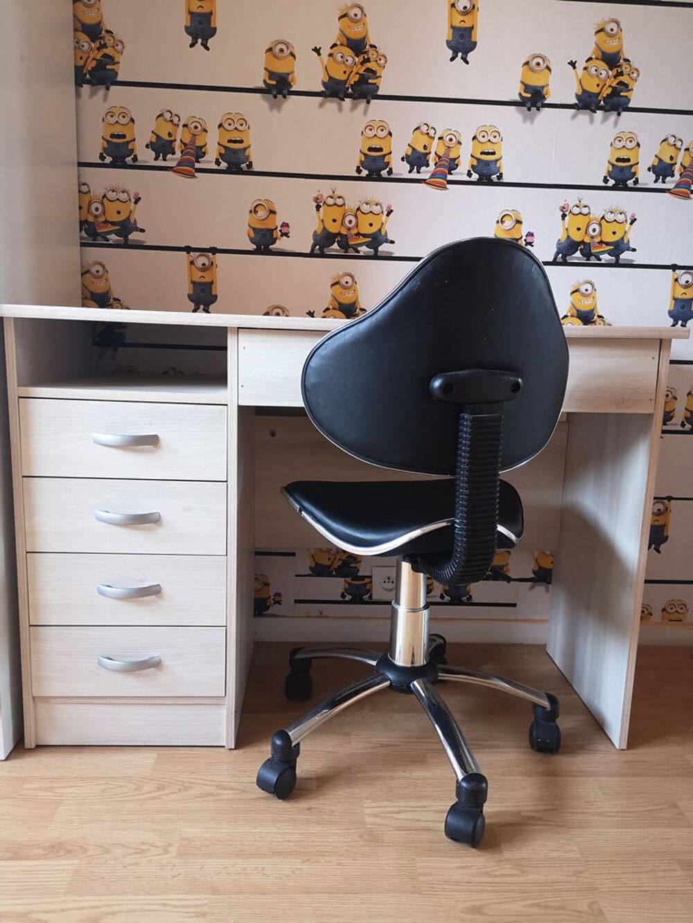  bureau 4 tiroirs Haute:75cm Long:110cm Meubles