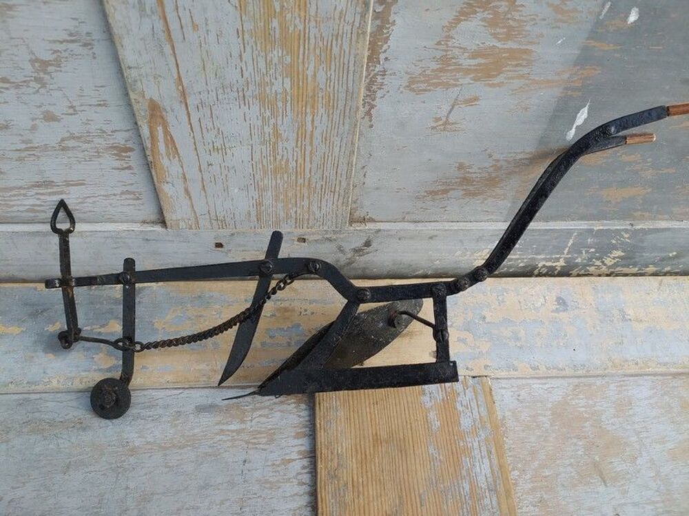 Petite Charrue Fer Forg&eacute; Travail Artisanal Art Populaire 