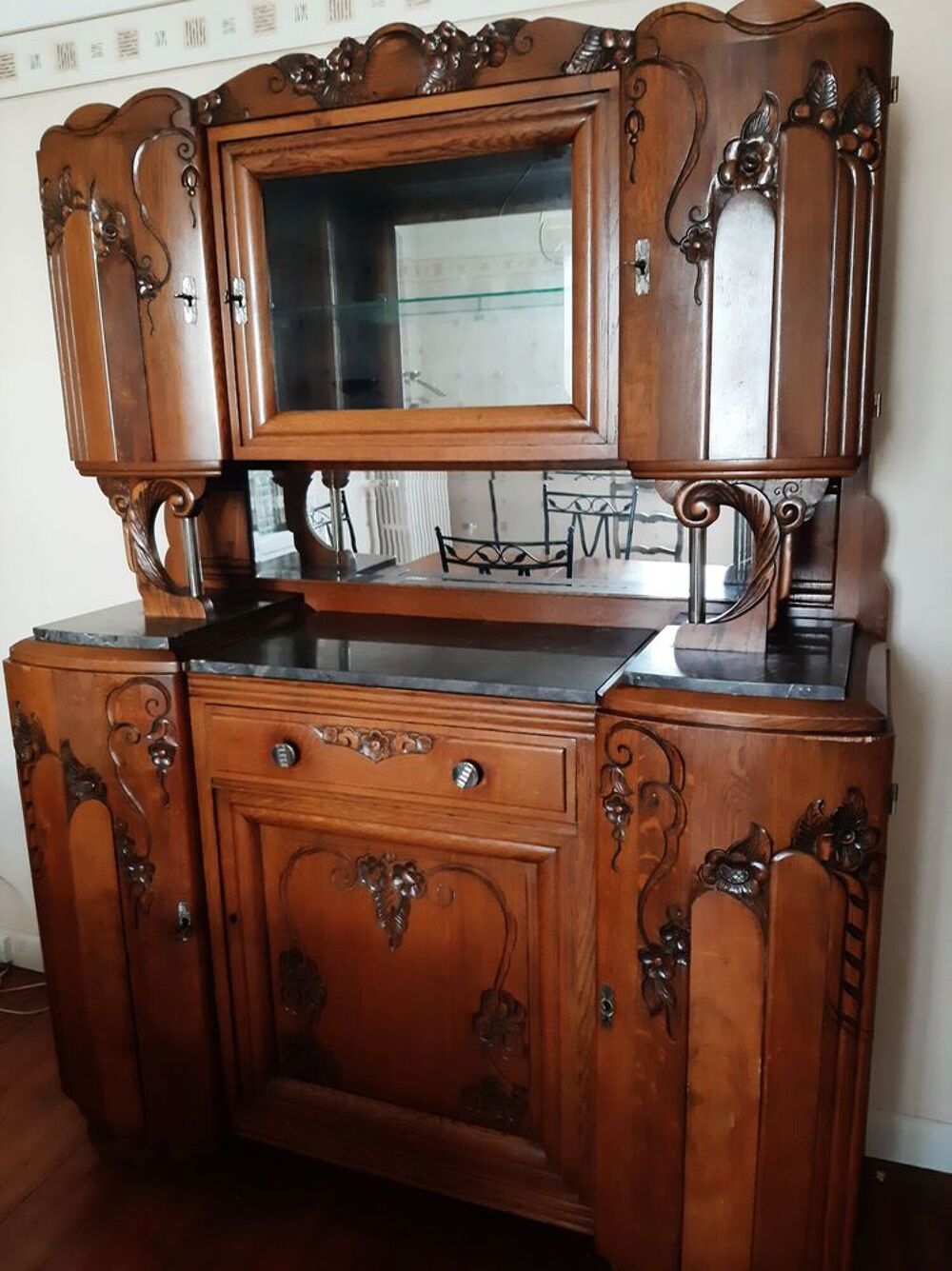 salle &agrave; manger bois sculpt&eacute; vernis Meubles