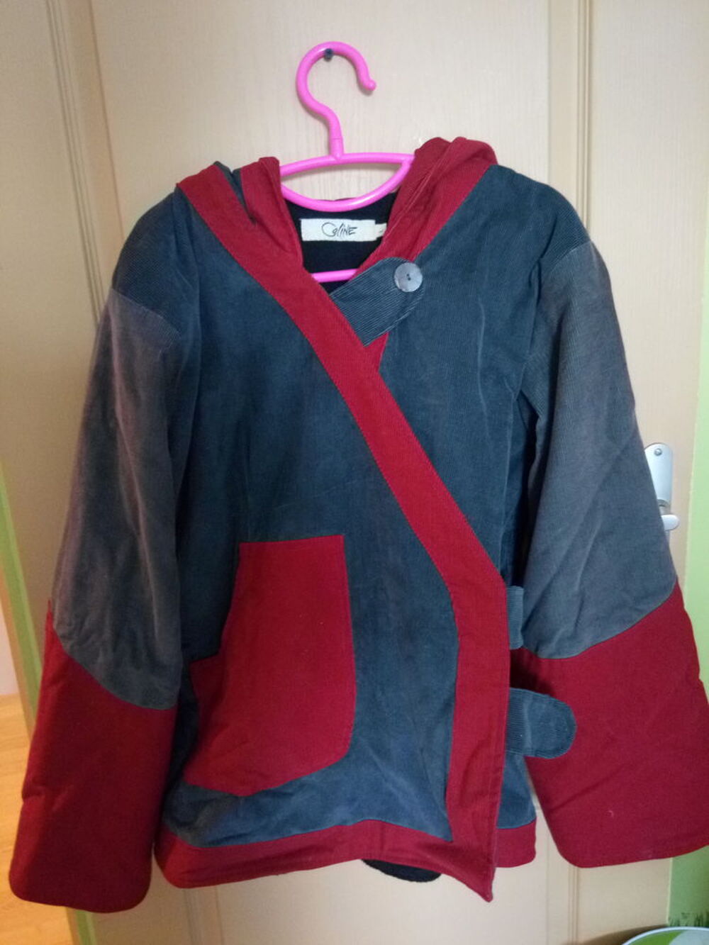 Veste velours rouge et grise Vêtements
