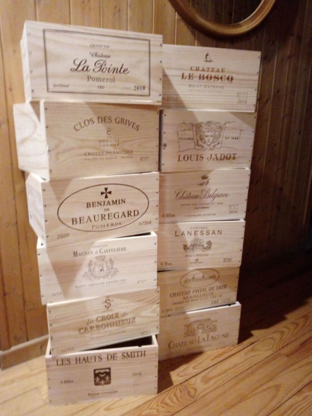 Caisses &agrave; vin vides en bois clair vendues &agrave; la pi&egrave;ce Décoration