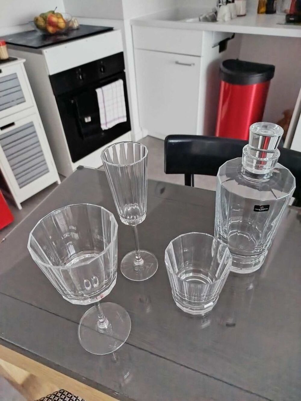verre et carafe en cristal Décoration