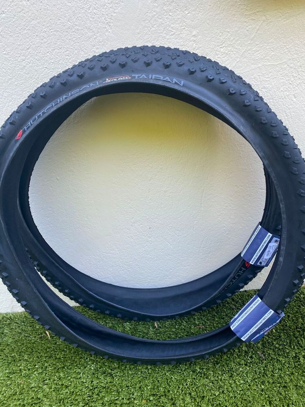 2 pneus neufs pour VTT V�los