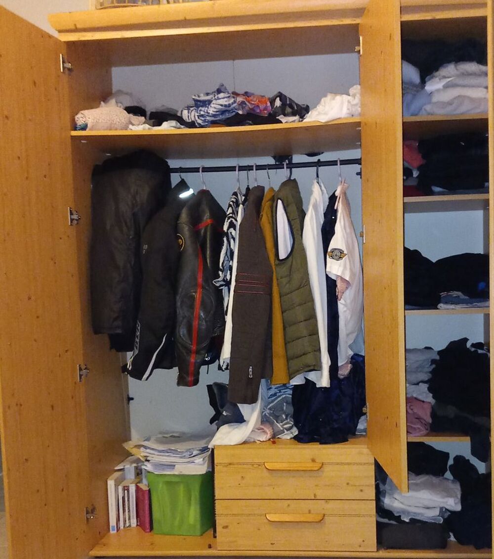 Armoire en pin 3 portes avec miroir Meubles