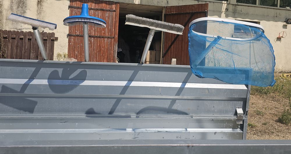 TOUT POUR PISCINE : produits, balais.... Jardin