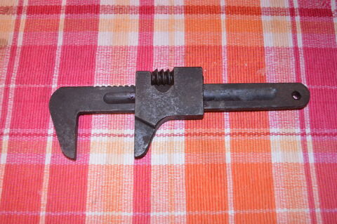 ancienne cl� � molette 20 Saint-Jean-Saverne (67)