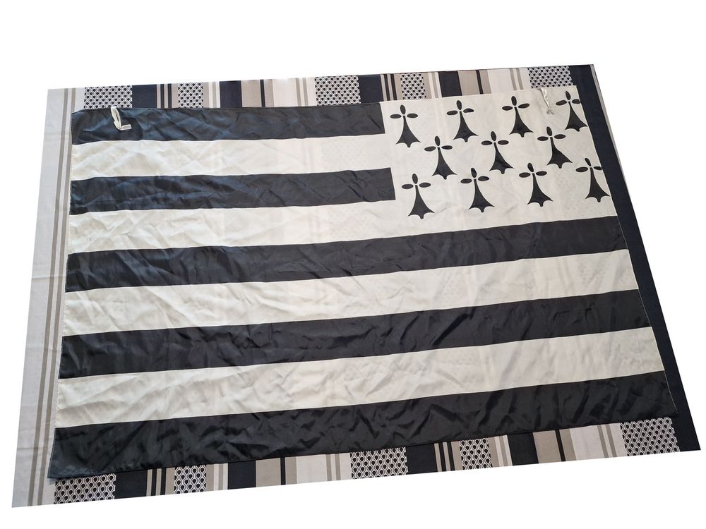 Drapeau breton " Gwenn ha du " 145 x 95 cm NEUF sous emballa Décoration