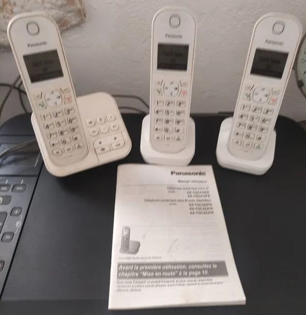 3 PANASONIC " avec r&eacute;pondeur plus notice en excellente &eacute;tat Téléphones et tablettes