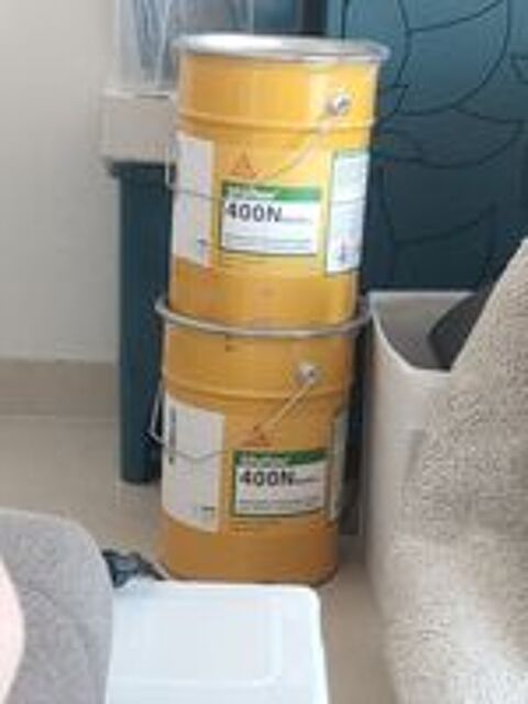   deux pots de sika 400 N elastic neufs 