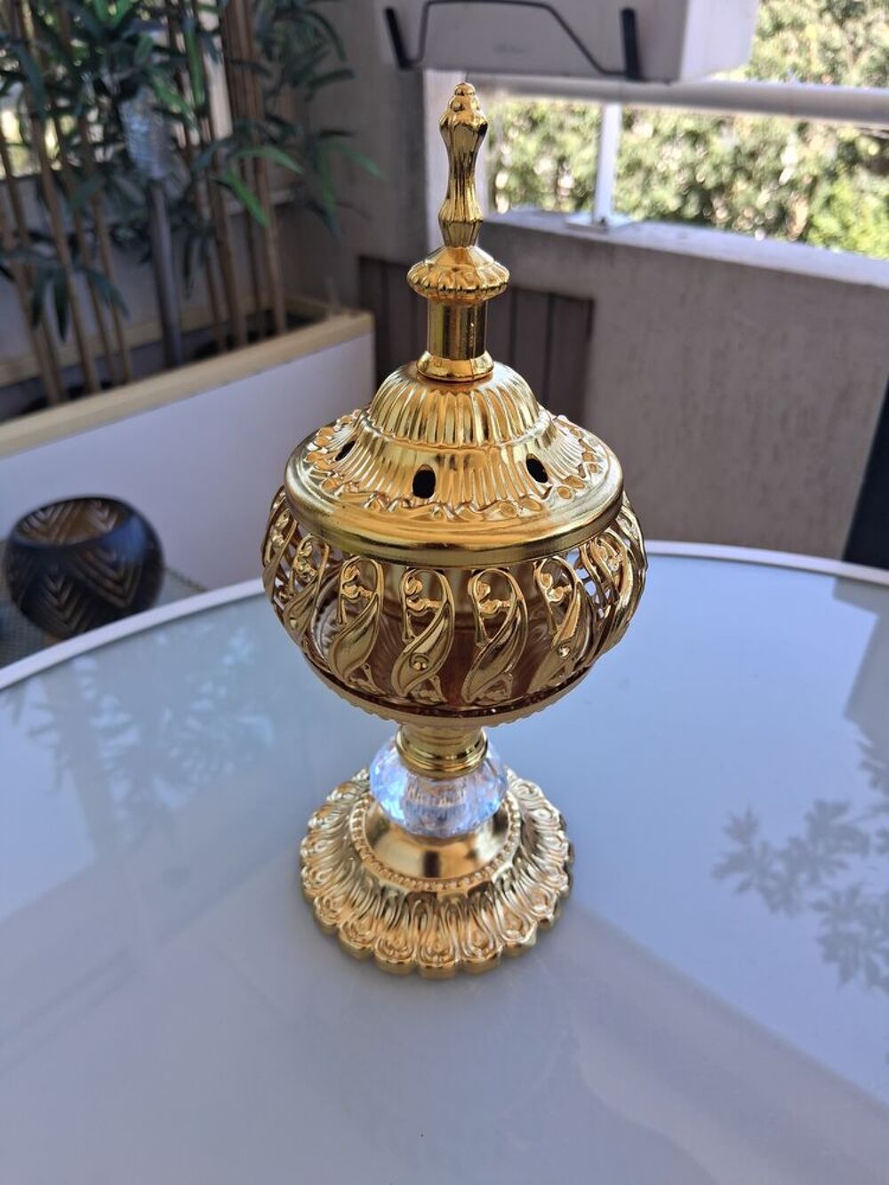 Br&ucirc;leur d'Encens Oriental en M&eacute;tal Dor&eacute; Décoration