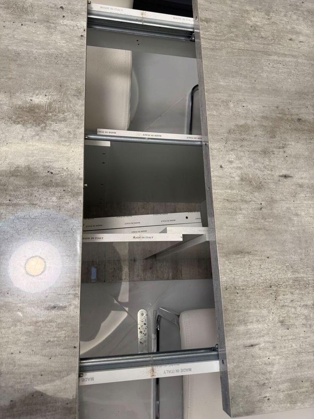 Table &agrave; manger avec 4 chaise Meubles