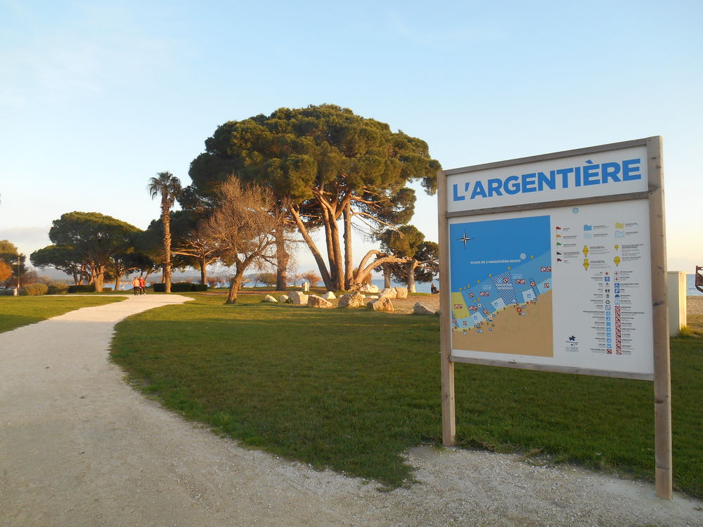   STUDIO BORD DE MER
QUATRE PERSONNES
LA LONDE LES MAURES
Provence-Alpes-Côte d'Azur, La Londe-les-Maures (83250)