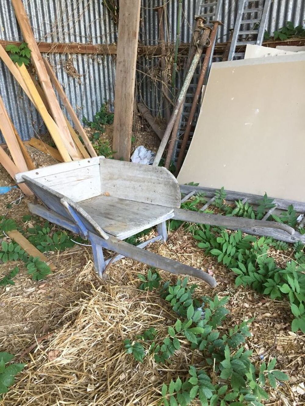 BROUETTE ARTISANALE TRES SOLIDE Jardin