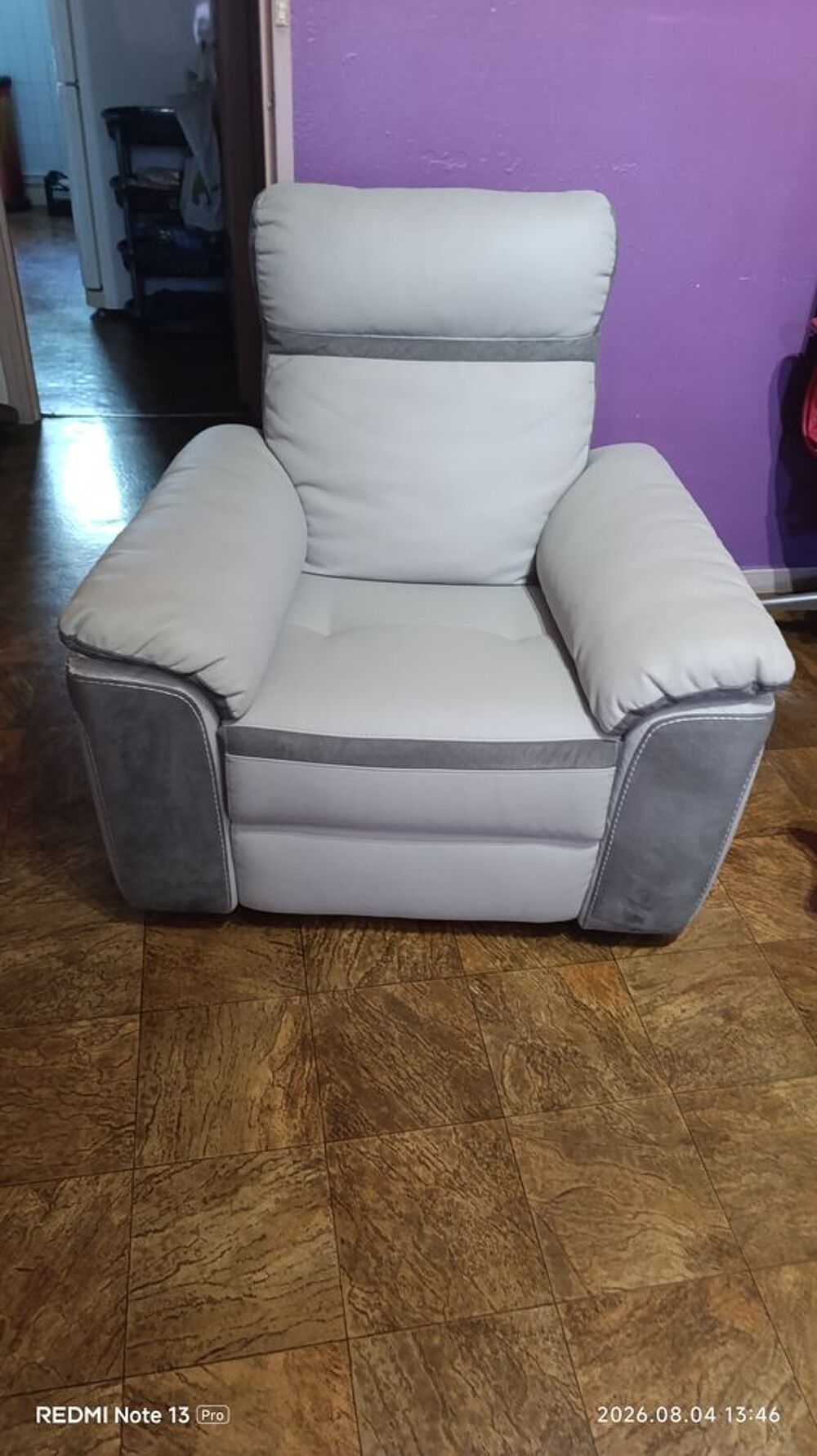 Fauteuil relax bon &eacute;tat couleur gris clair a venir chercher Meubles
